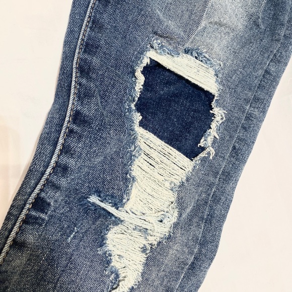 BDG Jeans | Uo Bdg Twig Crop High-Rise Distressed Patch Jeans | - Picture 4 of 5